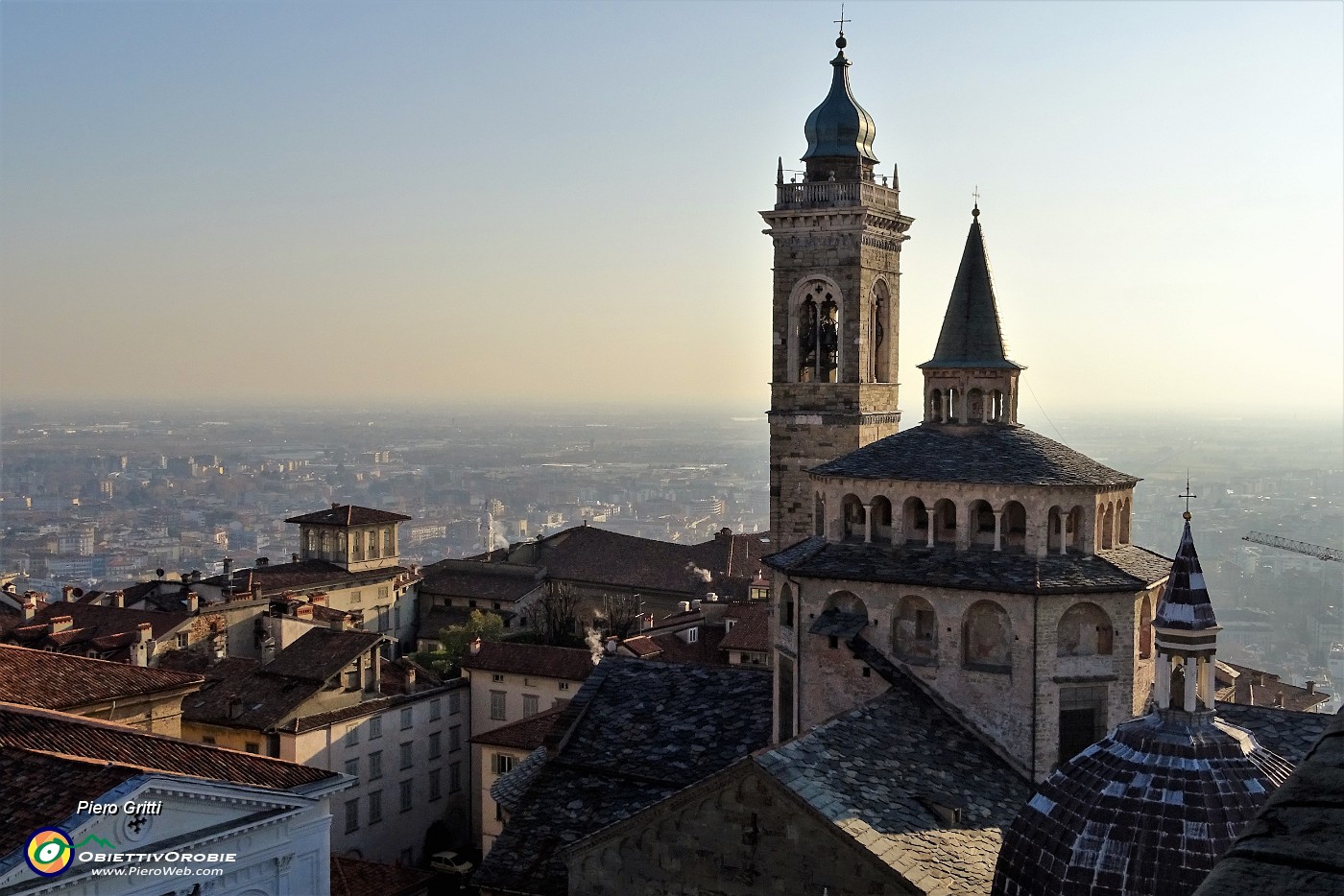 76 Dalla Torre Civica campanile e tiburio di S.ta Maria Maggiore.JPG